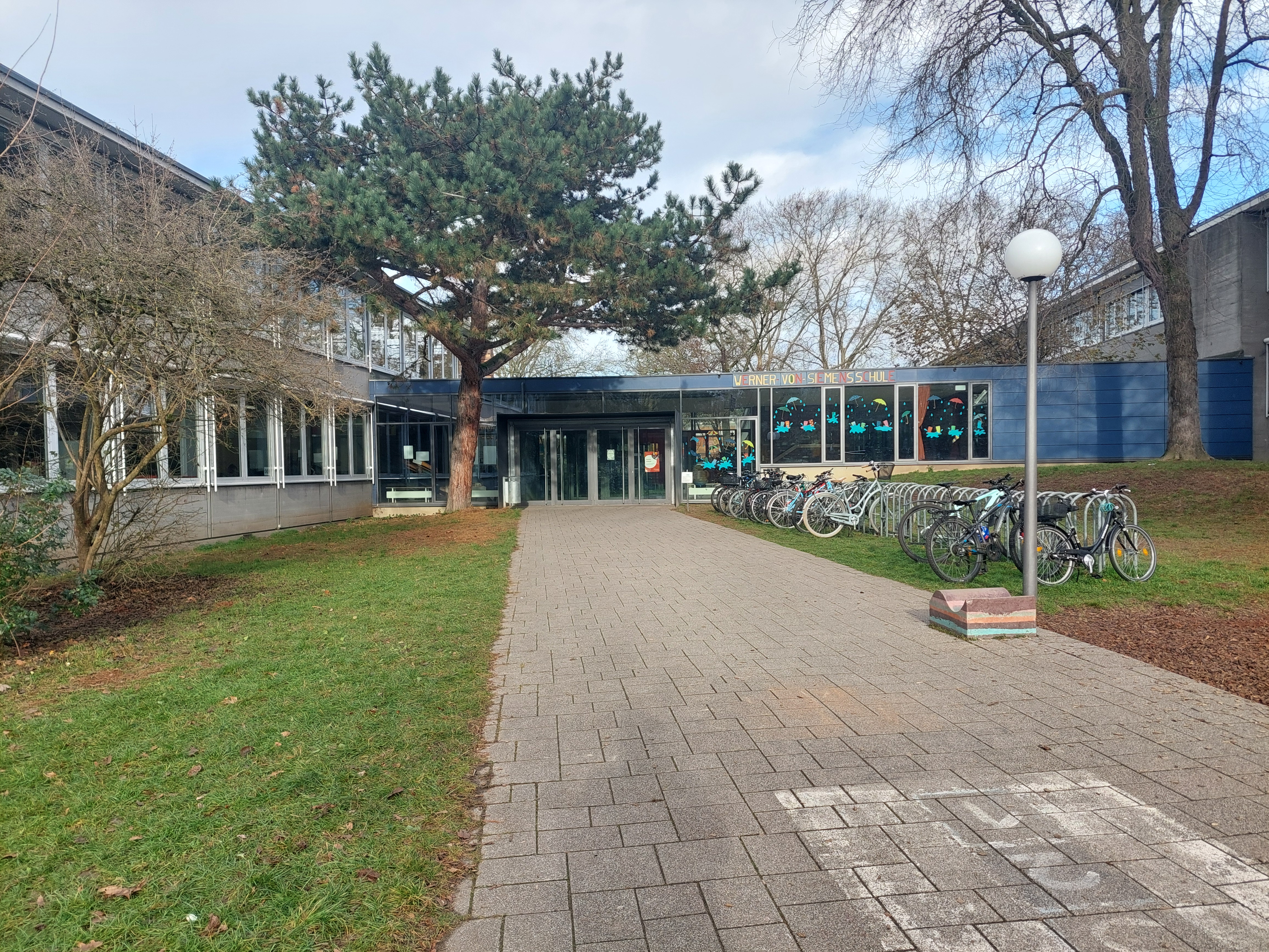 Eingangsbereich Werner-von-Siemens-Schule in Karlsruhe
